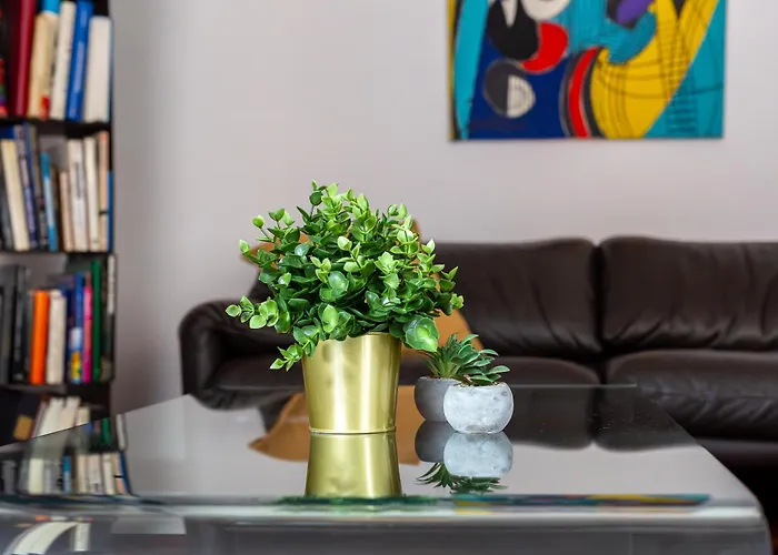 Iflat The House - Spacious & Apartment